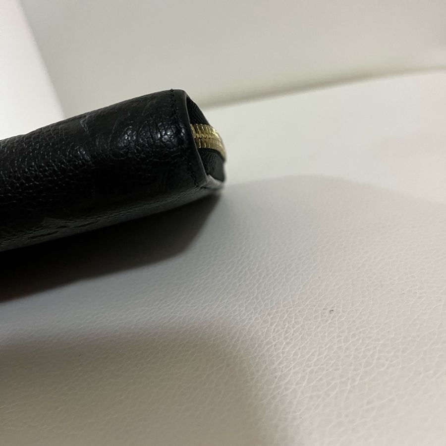 LV 黑色全皮壓紋拉鍊長夾-8