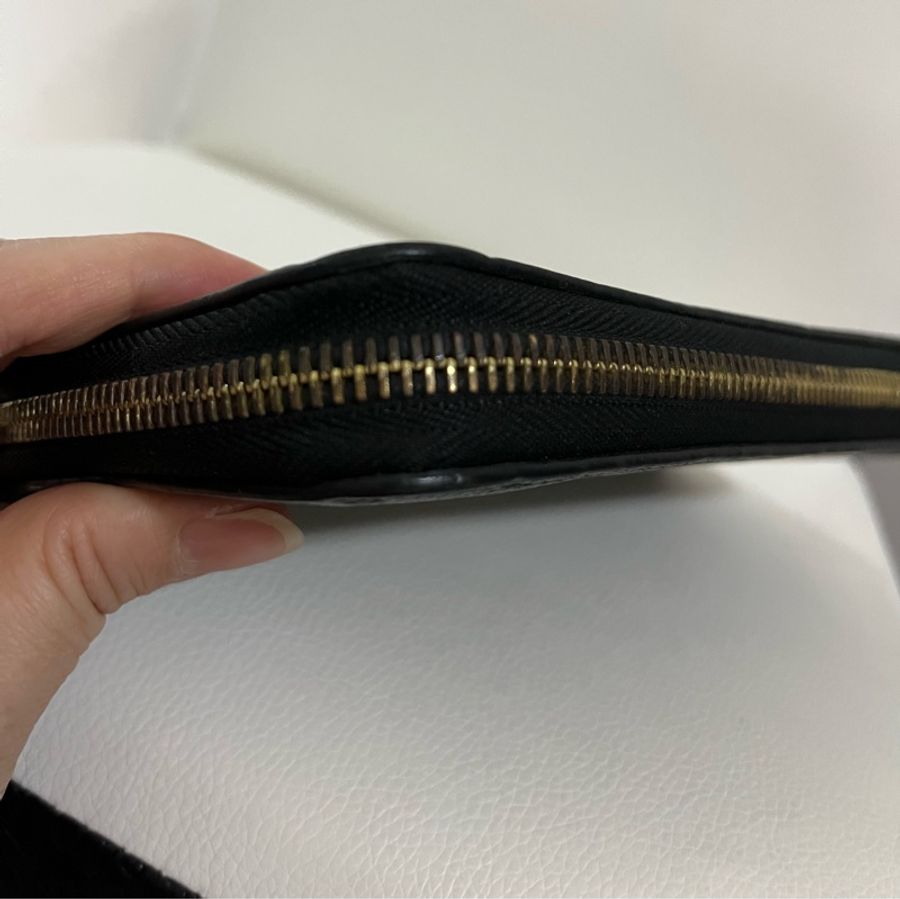 LV 黑色全皮壓紋拉鍊長夾-9