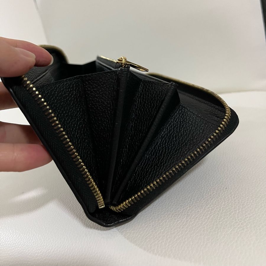LV 黑色全皮壓紋拉鍊長夾-12