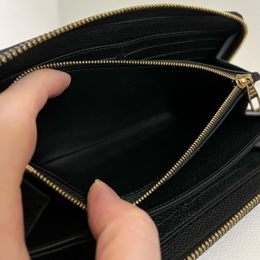 LV 黑色全皮壓紋拉鍊長夾-14