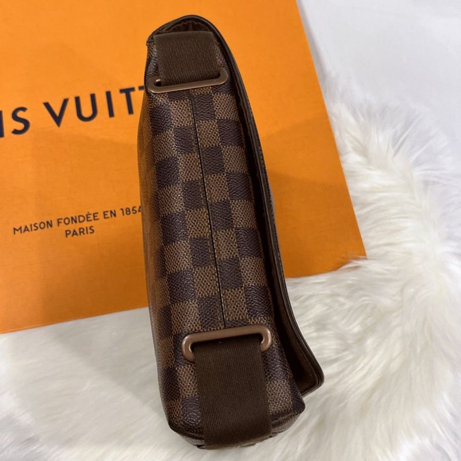 LOUIS VUITTON LV棋盤格 鐵牌 日字掀蓋斜背包-8