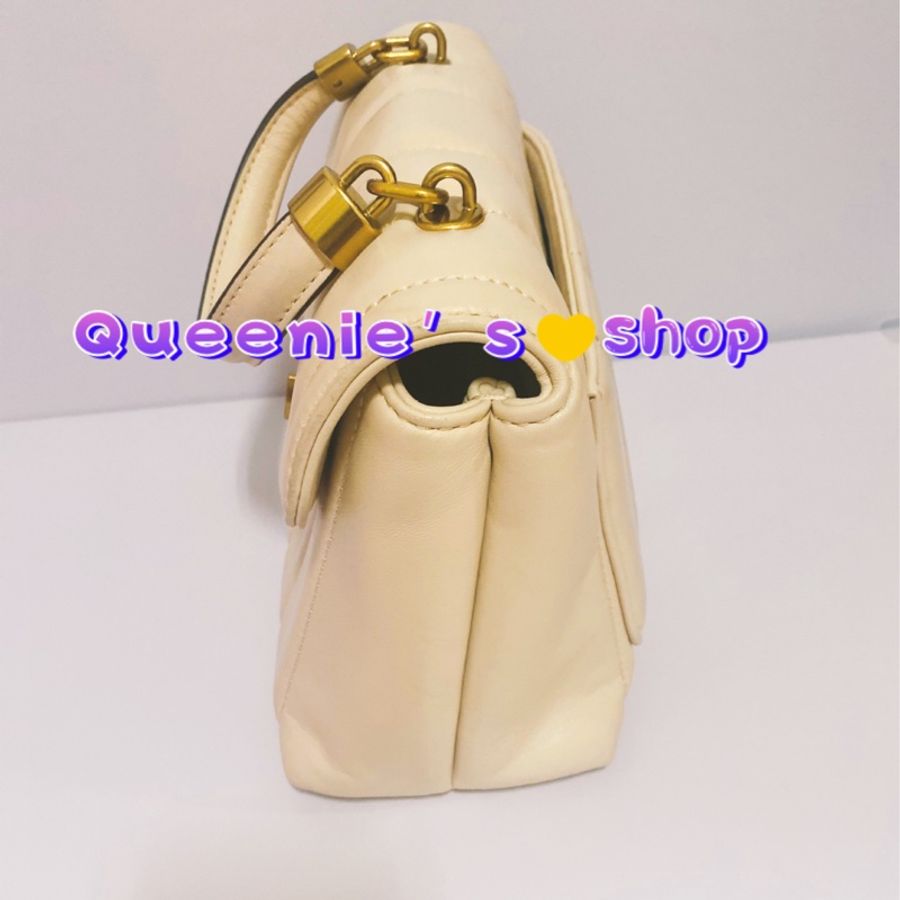 Tory Burch 專櫃款Kira 縫衍紋小羊皮革旋釦手提/斜背包-3