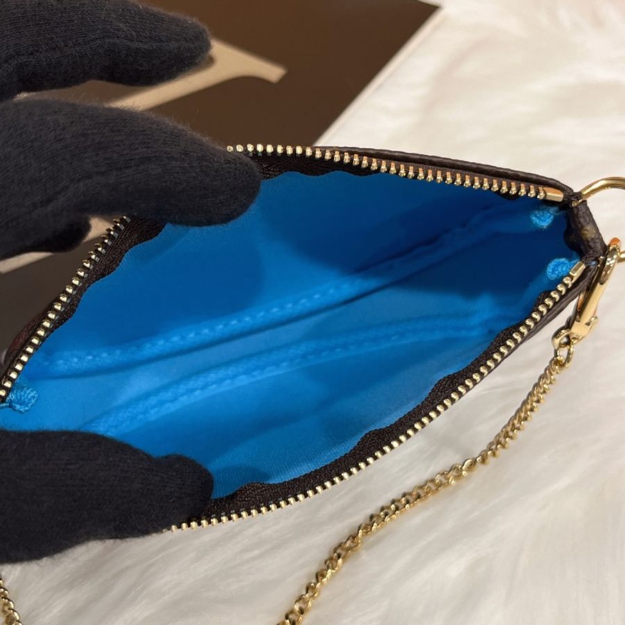 Louis Vuitton LV 2022聖誕限量款全新字紋 日本富士山薇薇安金鍊小包/化妝包/麻將包-9