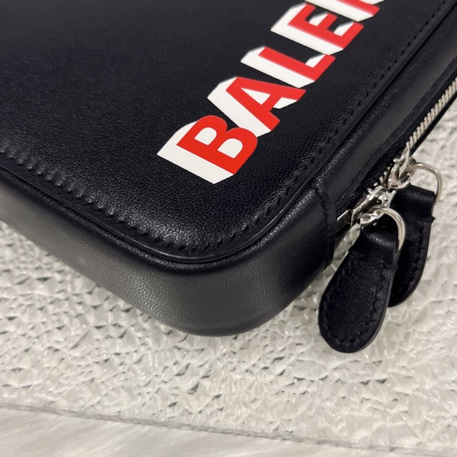 BALENCIAGA巴黎世家 黑色全皮塗鴉四卡手機斜背包/手拿包-3
