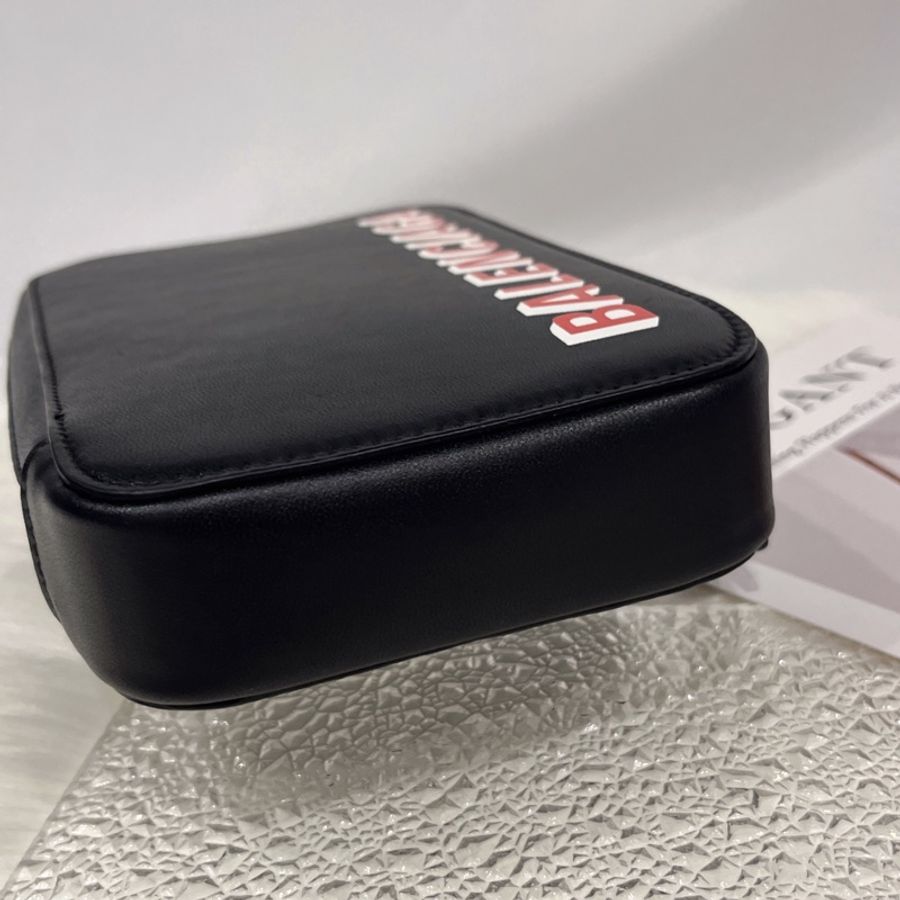 BALENCIAGA巴黎世家 黑色全皮塗鴉四卡手機斜背包/手拿包-6