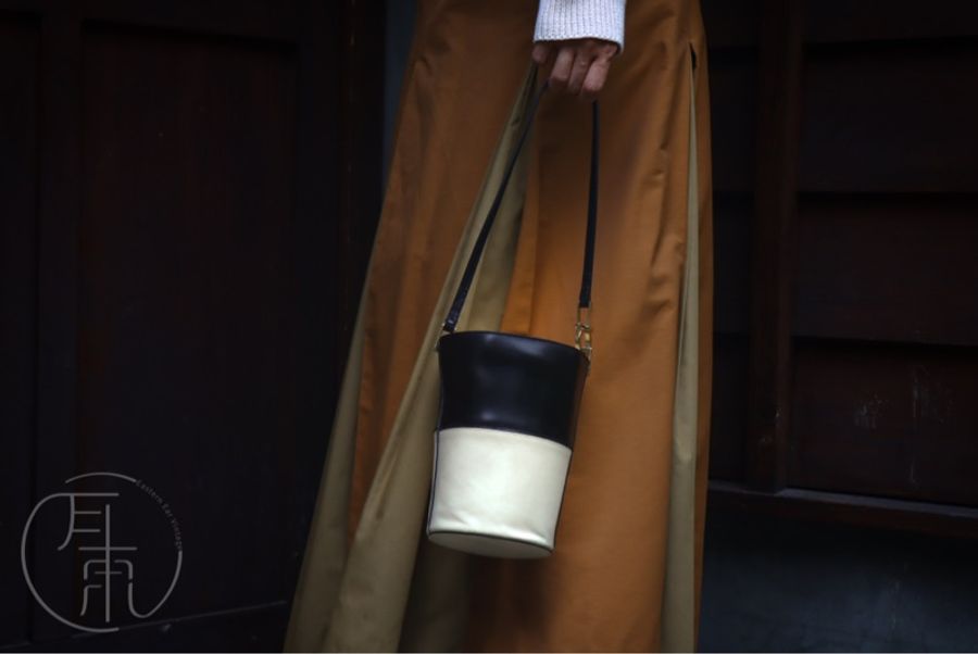 Ferragamo黑白水桶包-8