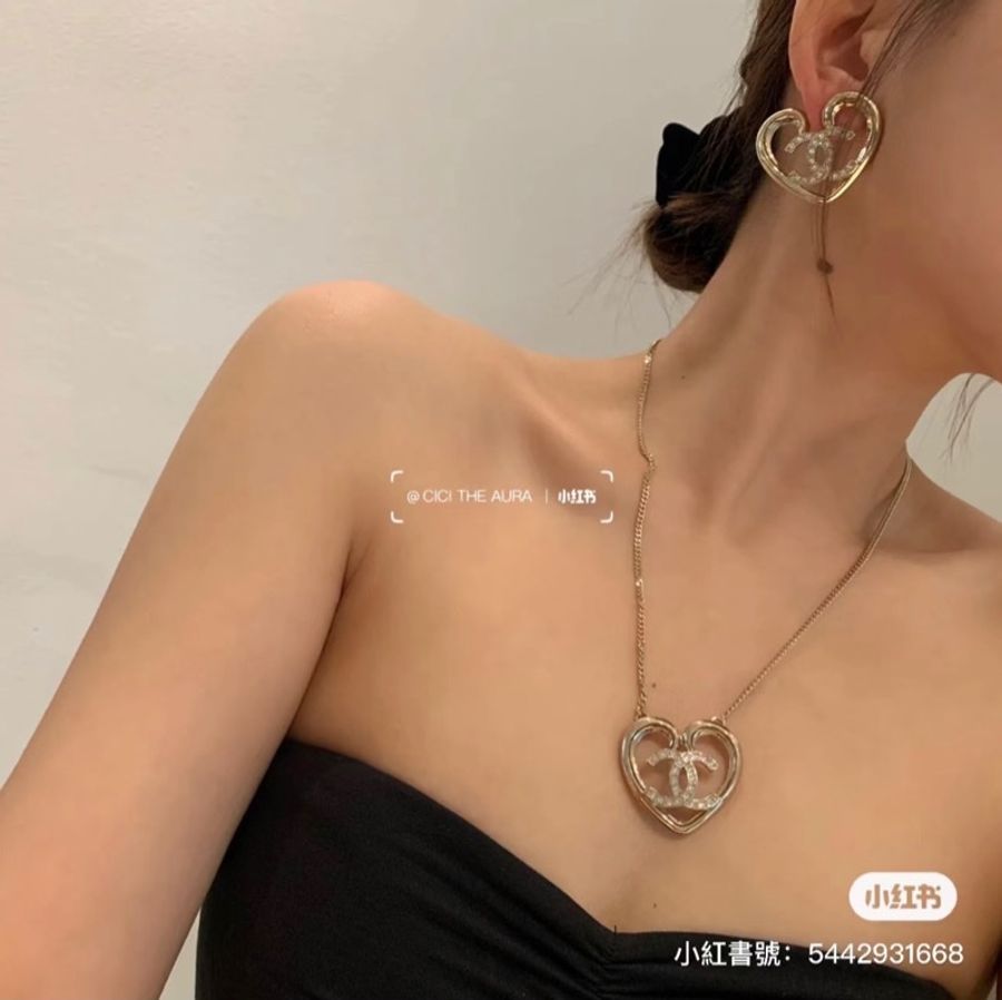 Chanel 大愛心鏤空 經典雙C水鑽 項鍊-9
