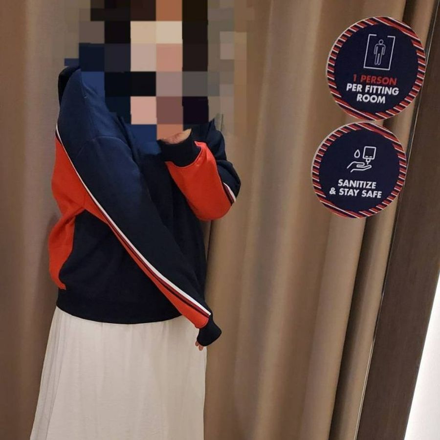 (全新)Tommy Hilfiger (女) 品牌招牌紅藍拚色 內刷薄毛輕保暖連帽上衣/大學T-3