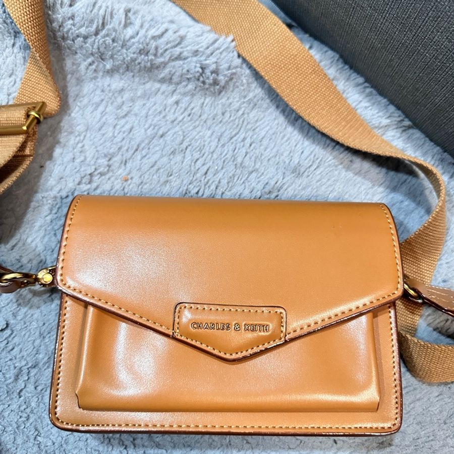 Charles & Keith 小CK肩背包 信封包-0