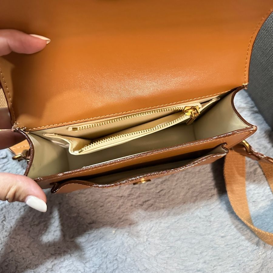 Charles & Keith 小CK肩背包 信封包-1