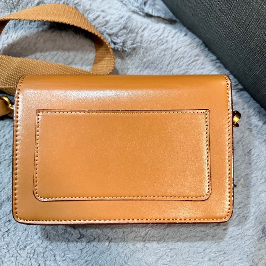 Charles & Keith 小CK肩背包 信封包-2