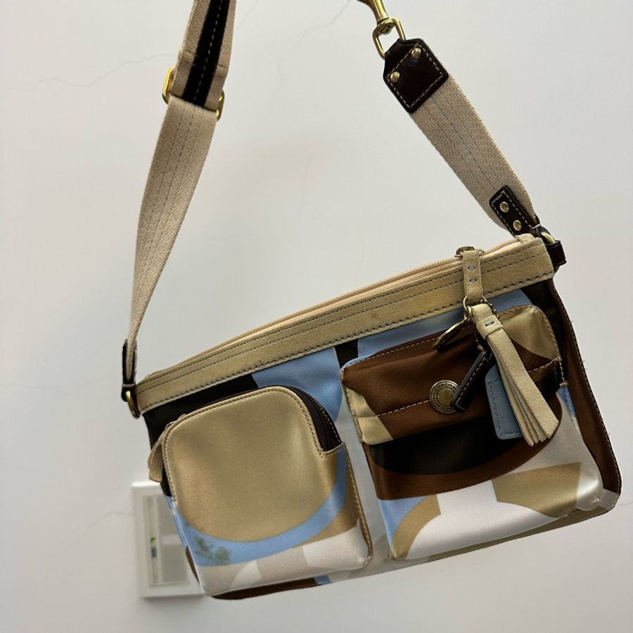Coach 絲質X雞皮LOGO翻玩肩背小包-0