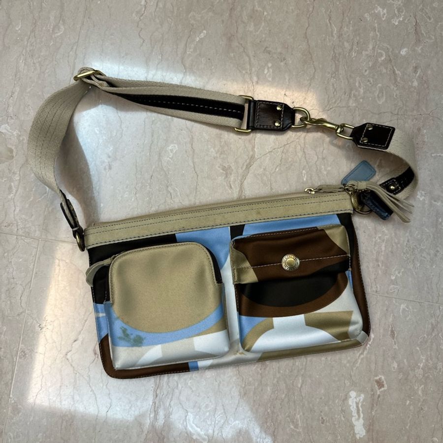 Coach 絲質X雞皮LOGO翻玩肩背小包-10
