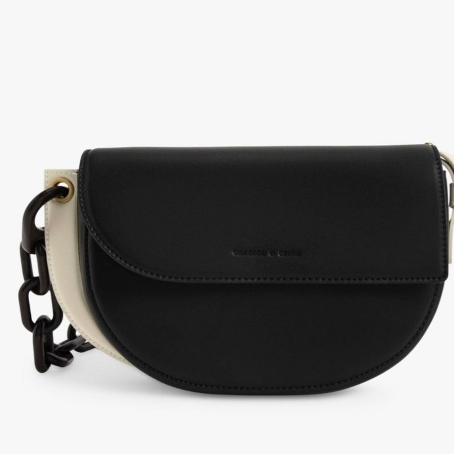 (全新）CHARLES & KEITH 小CK 撞色 壓克力鏈條Alden 半圓斜背包＿黑色官網已完售-2