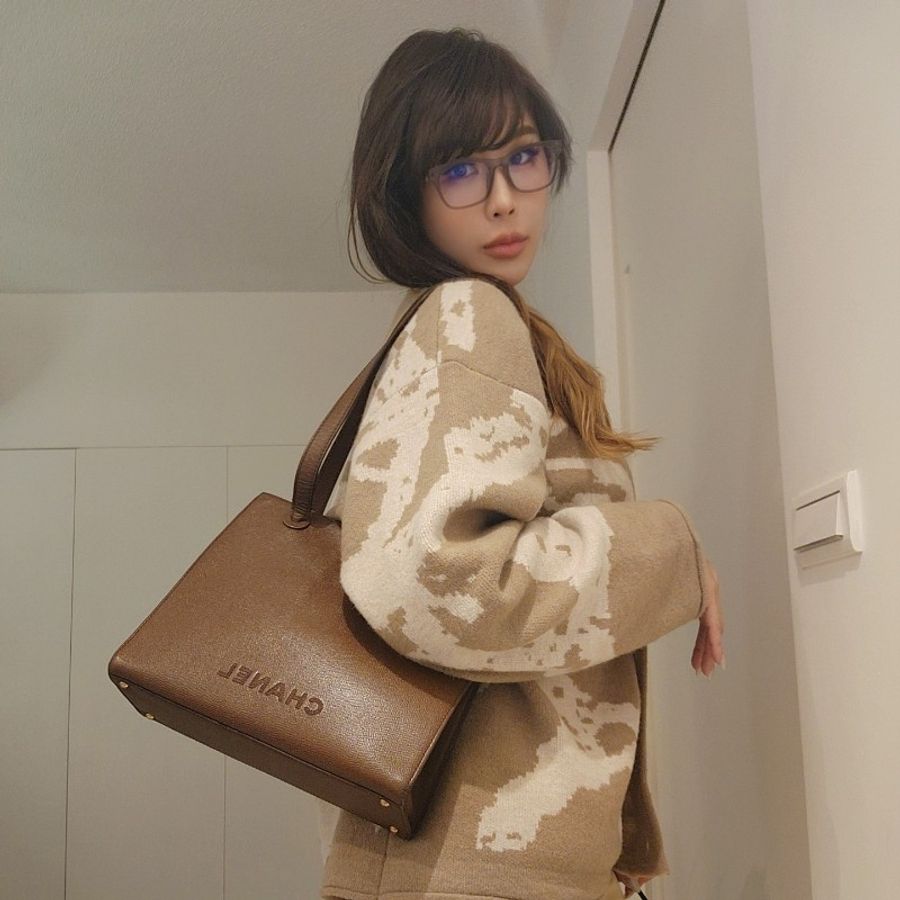 連價甜價日本中古真品chanel vintage 防刮棕色牛皮刺繡字母托特包-12