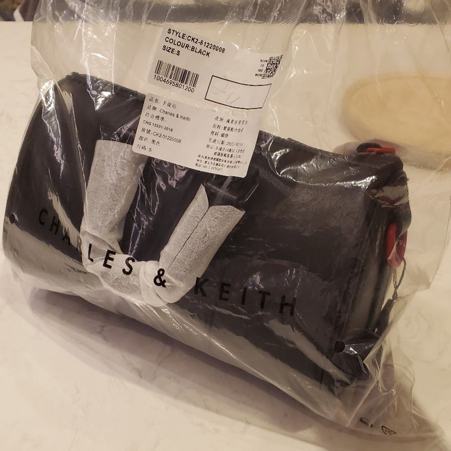 (全新)小ck CHARLES & KEITH
紅黑跳色迷你波士頓 協背 手拿 腋下包-5