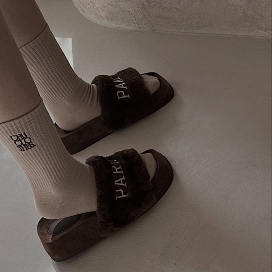 Chuclothes 巨可愛!美式字母毛毛拖 (泰迪棕)-0