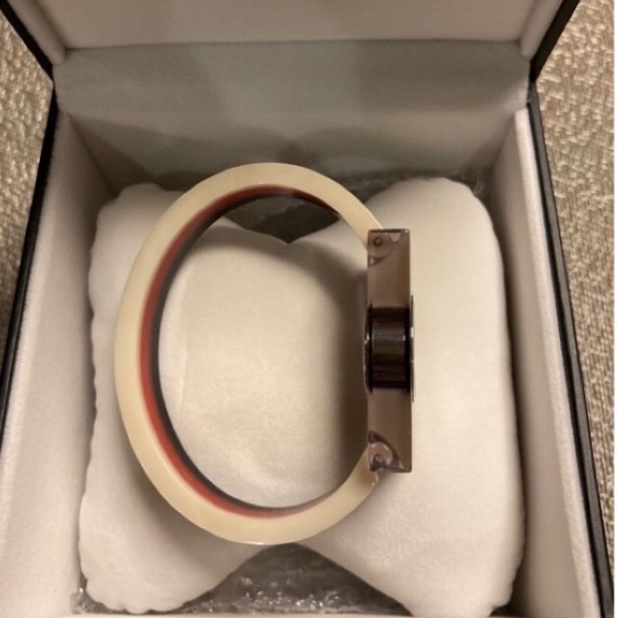 Gucci手錶 全新品 時尚條紋長方型手鐲手錶 瑞士石英機蕊24x40mm 全新品-2