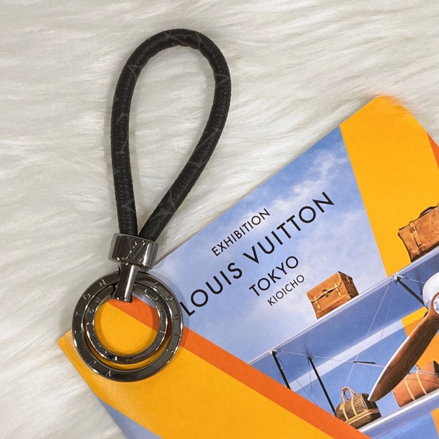 Louis Vuitton LV 黑色字紋HALO鑰匙圈/吊飾/掛飾-0