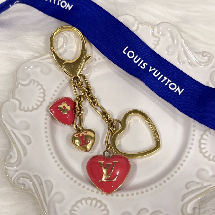 Louis Vuitton LV 桃金 立體愛心造型吊飾/鑰匙圈/掛飾-0
