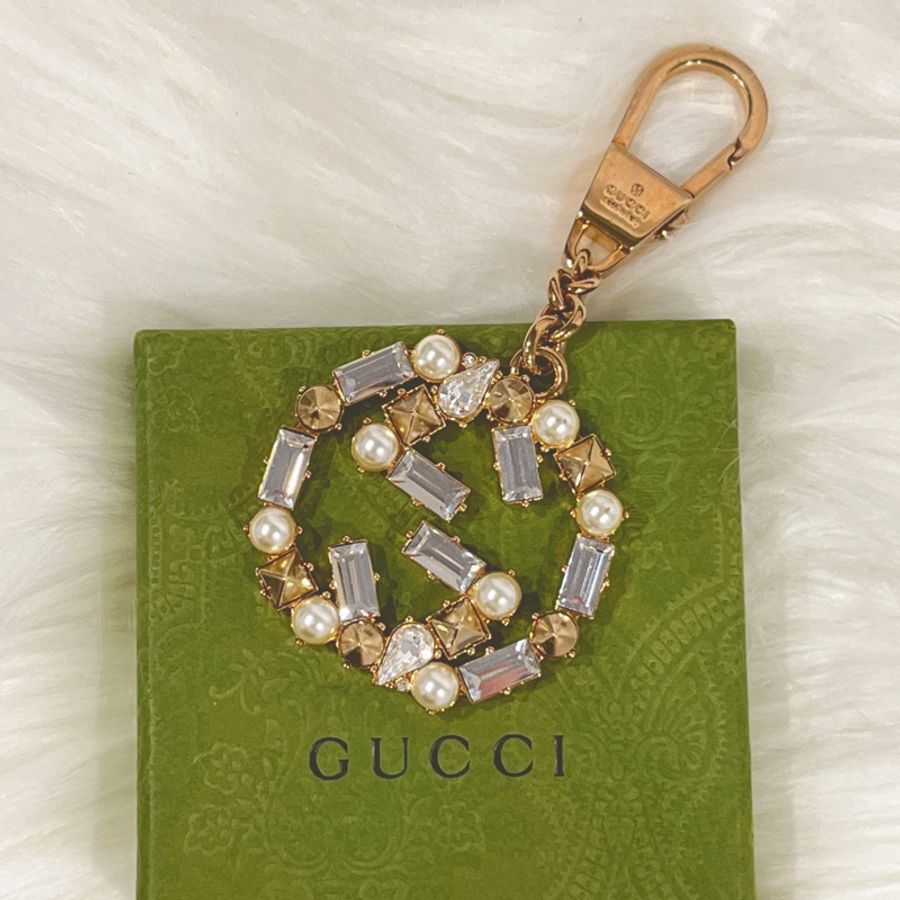 GUCCI 古馳 經典金色 GG 珍珠水鑽雙G LOGO鑰匙圈/吊飾/掛件-0