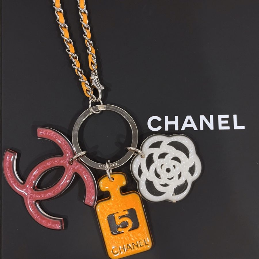 CHANEL 香奈兒 經典字體LOGO 山茶花 N5香水瓶 掛件/吊飾/鑰匙圈-0