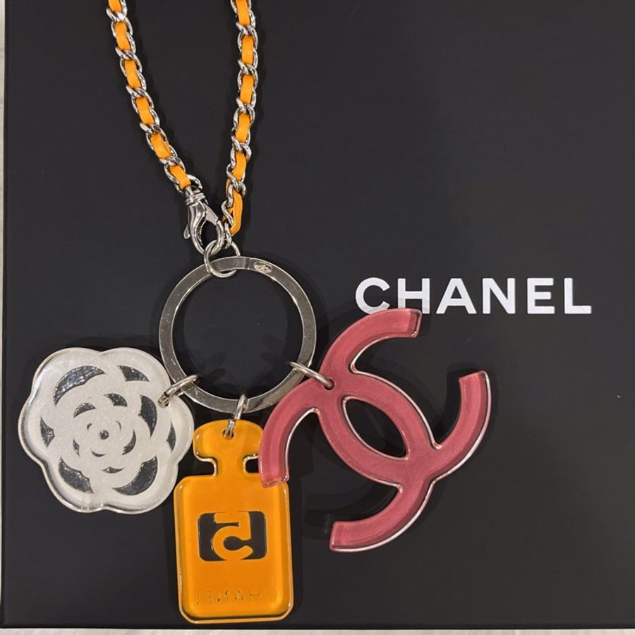 CHANEL 香奈兒 經典字體LOGO 山茶花 N5香水瓶 掛件/吊飾/鑰匙圈-1