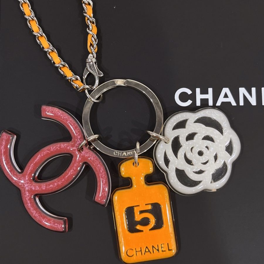 CHANEL 香奈兒 經典字體LOGO 山茶花 N5香水瓶 掛件/吊飾/鑰匙圈-3