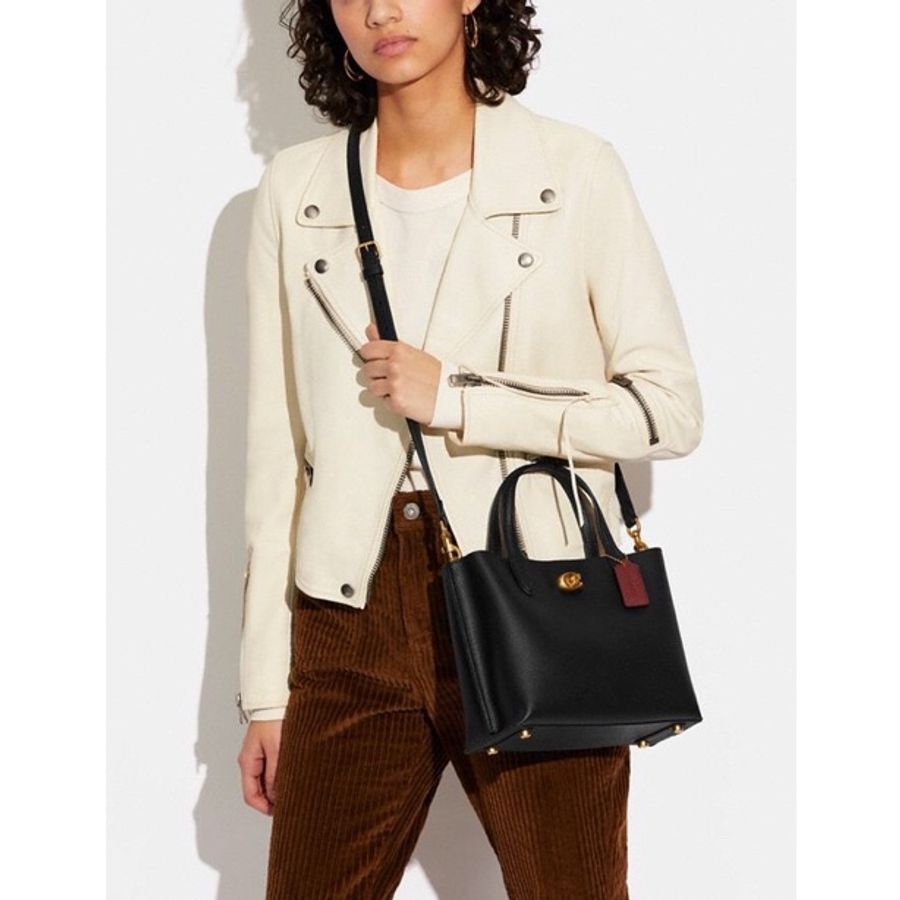 COACH Willow Tote 24 素面荔枝紋皮革手提/斜背兩用托特包-黑色-6