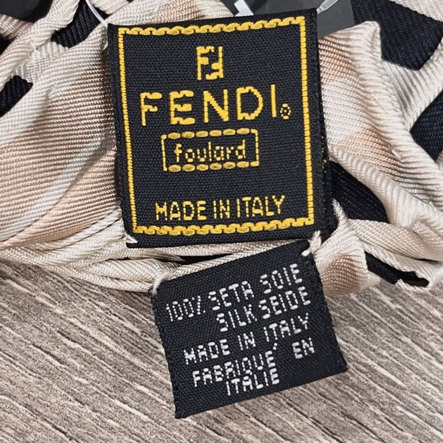 FENDI 芬迪 白色線條包包造型方巾/絲巾-3