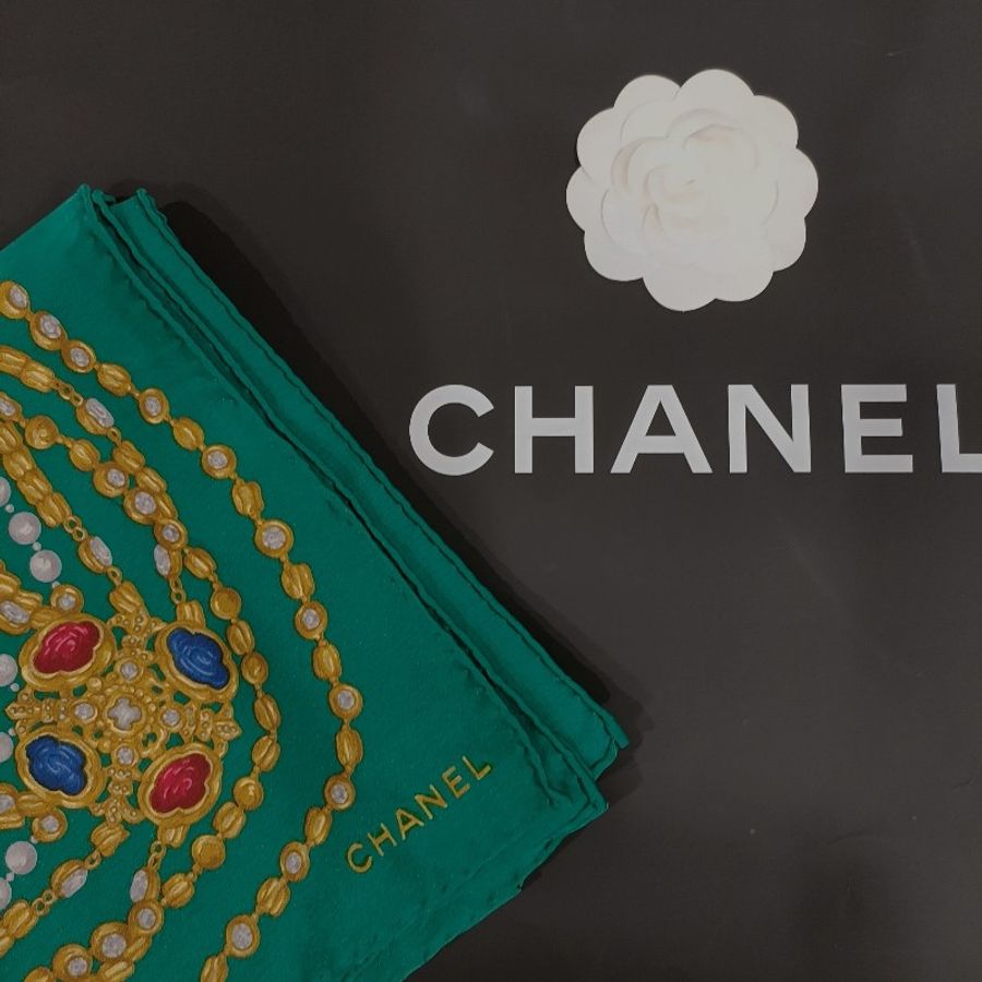 CHANEL 香奈兒 綠色寶石項鍊方巾/絲巾-1