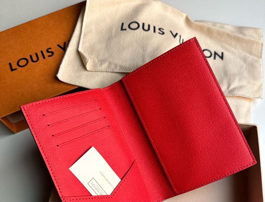 Louis Vuitton M63486 聖誕節限量 獅子與豹的戀愛 四卡護照夾-3