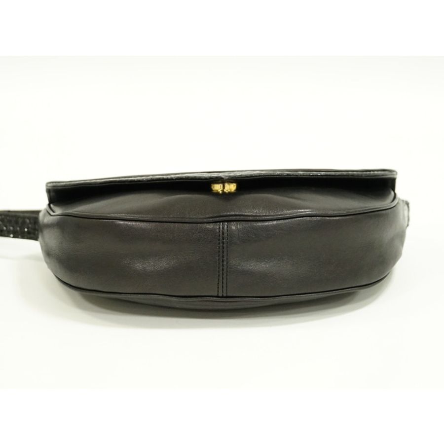 真正的紀梵希 GIVENCHY 皮革單肩包 pochette 黑色包使用-2