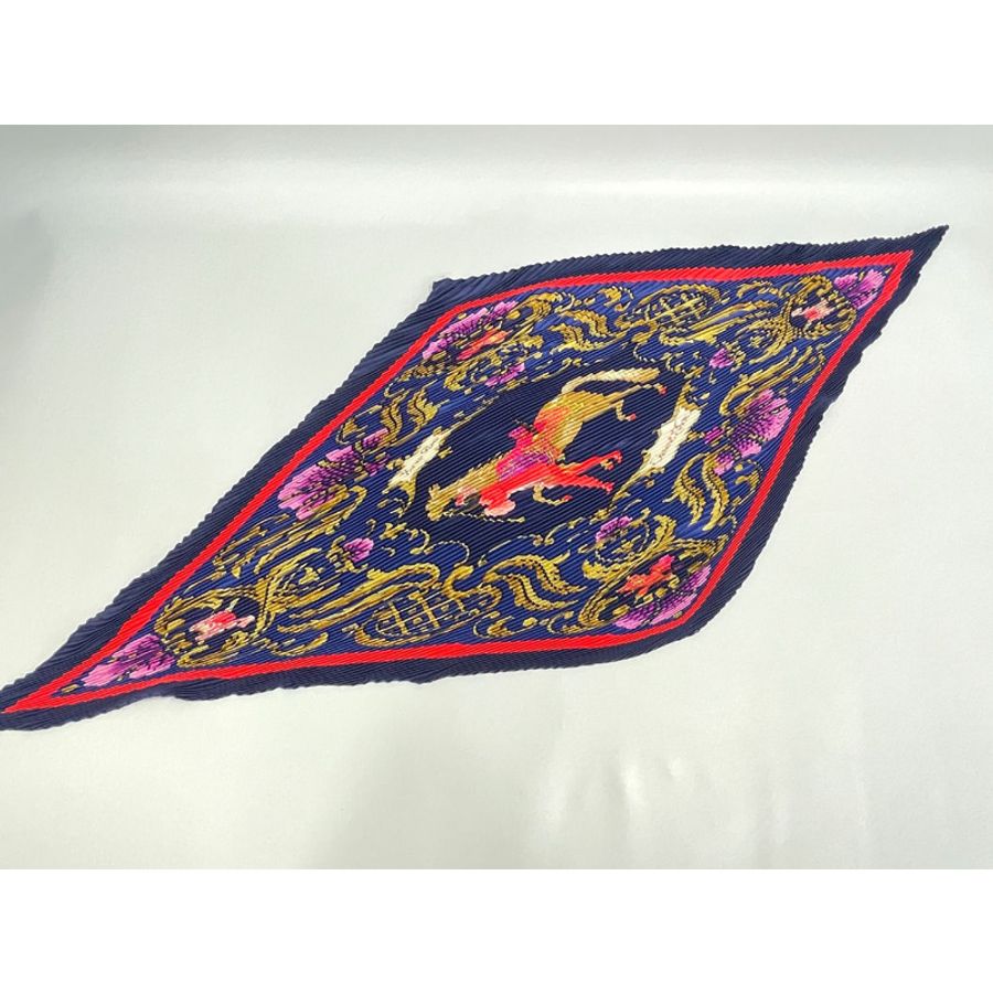 正品愛馬仕 HERMES 百褶 Carre Cheval Turc 土耳其馬百褶圍巾真絲海軍服配飾二手-1