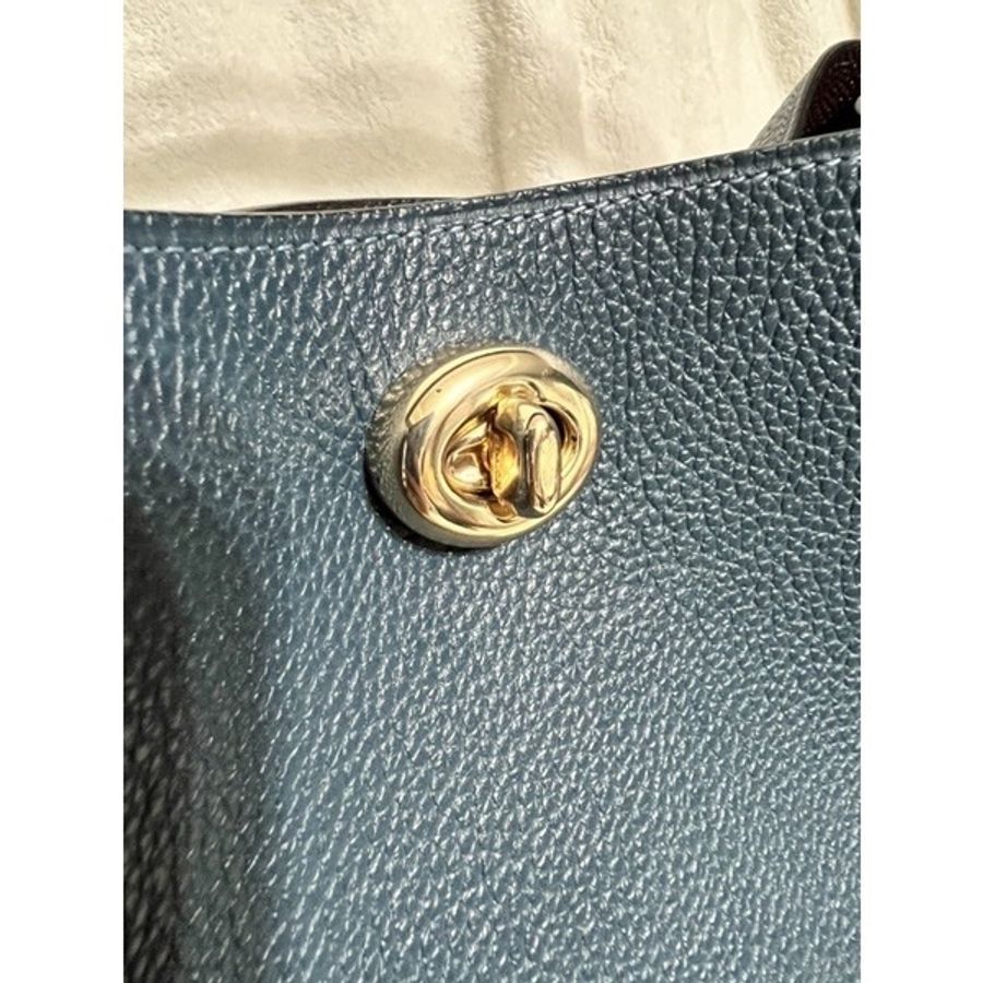 Coach 專櫃款 查理水桶包 Charlie Bucket Bag In Peacock/gold-3