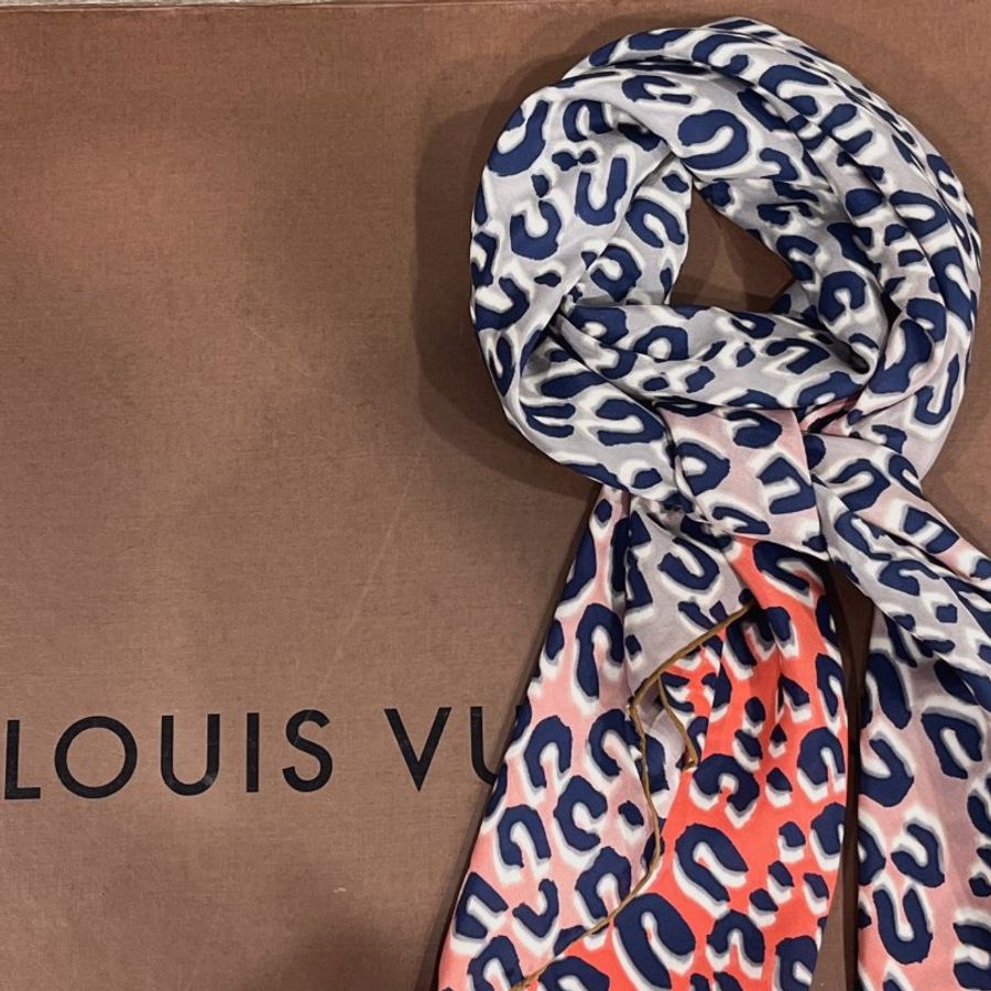 Louis Vuitton LV 豹紋雙色 蔡依林 披巾/方巾/絲巾-0