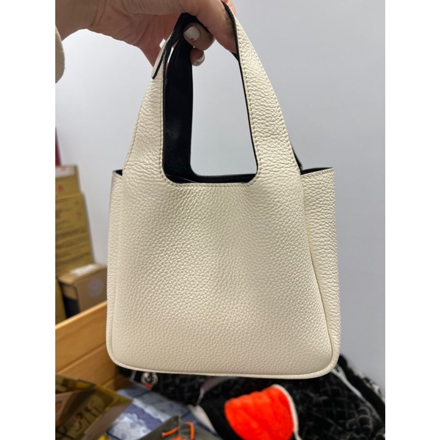 Prada缺貨款皮革手袋mini白,Prada菜籃子-1