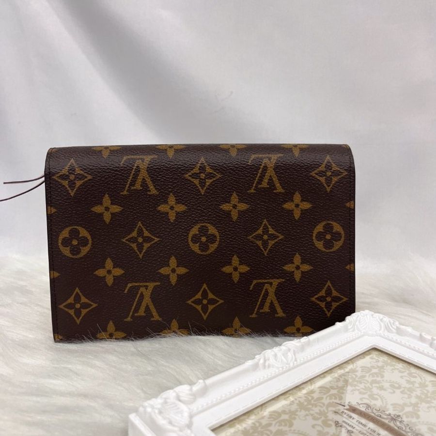 Louis Vuitton LV 老花字紋 四葉草拼粉皮 六卡WOC 斜背包/手拿包-1