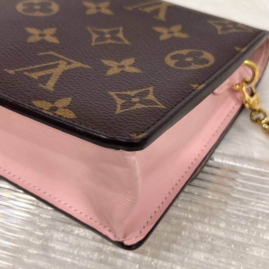 Louis Vuitton LV 老花字紋 四葉草拼粉皮 六卡WOC 斜背包/手拿包-6
