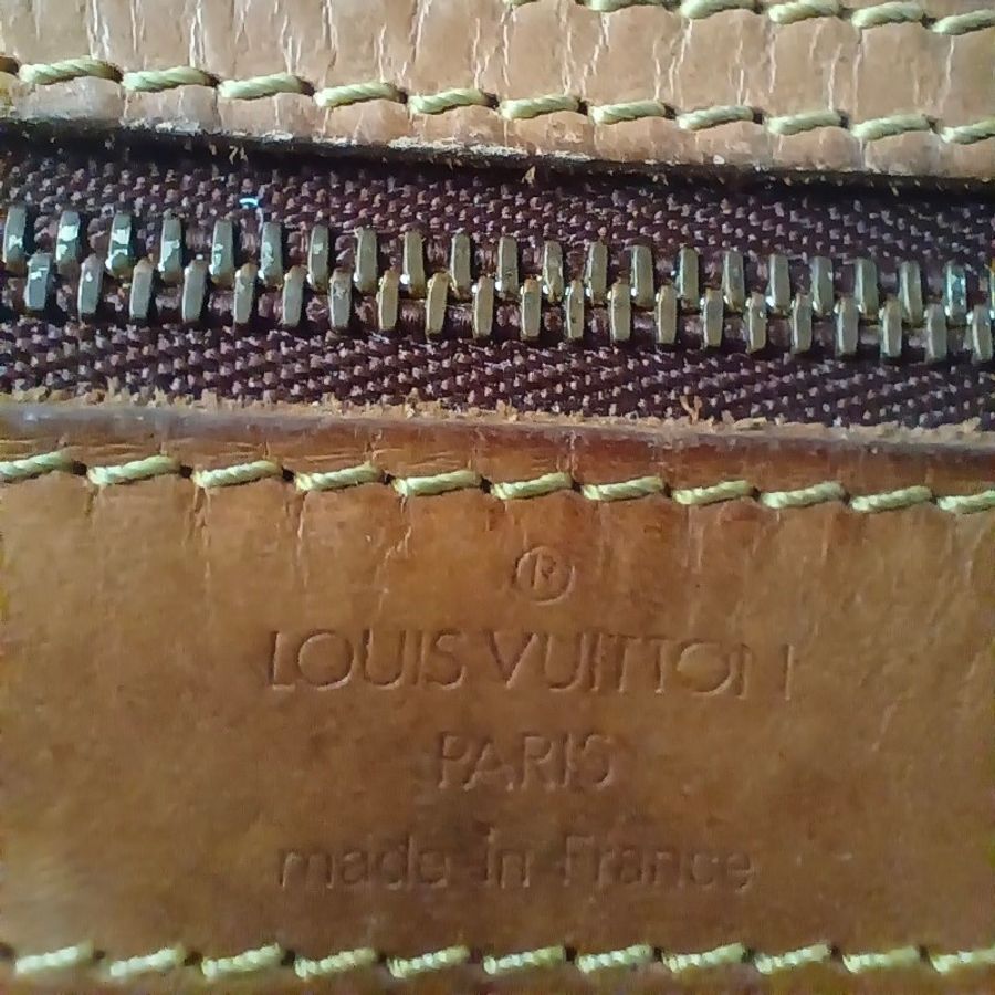 LV M42247 Gibeciere MM斜肩背包 經典字紋掀蓋雙口袋斜揹書包-9
