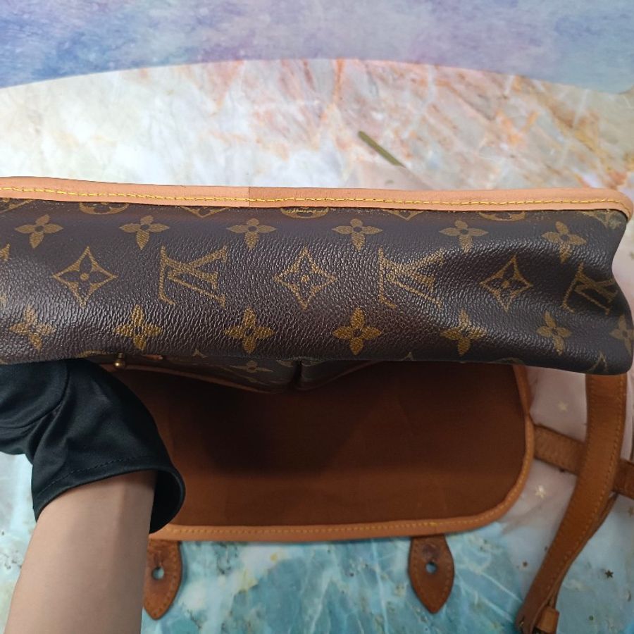 LV M42247 Gibeciere MM斜肩背包 經典字紋掀蓋雙口袋斜揹書包-12