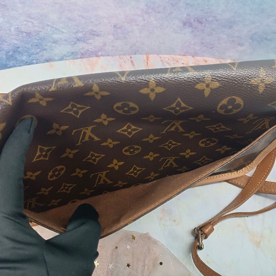 LV M42247 Gibeciere MM斜肩背包 經典字紋掀蓋雙口袋斜揹書包-14