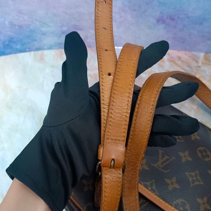 LV M42247 Gibeciere MM斜肩背包 經典字紋掀蓋雙口袋斜揹書包-16