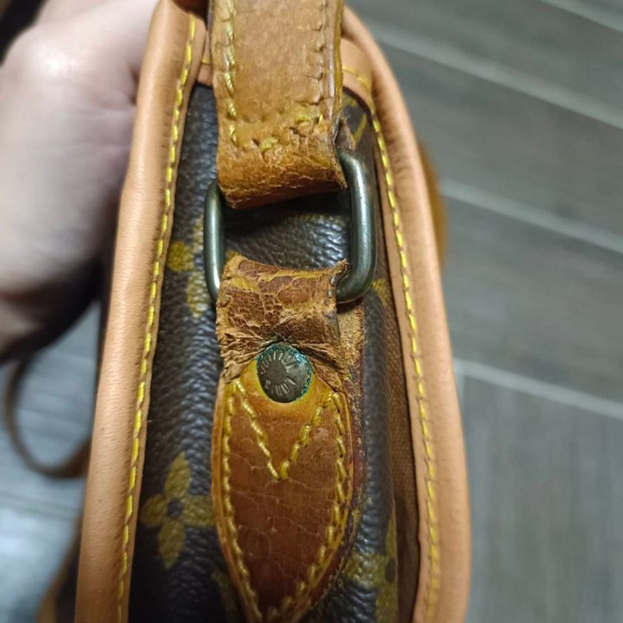 LV M42247 Gibeciere MM斜肩背包 經典字紋掀蓋雙口袋斜揹書包-18