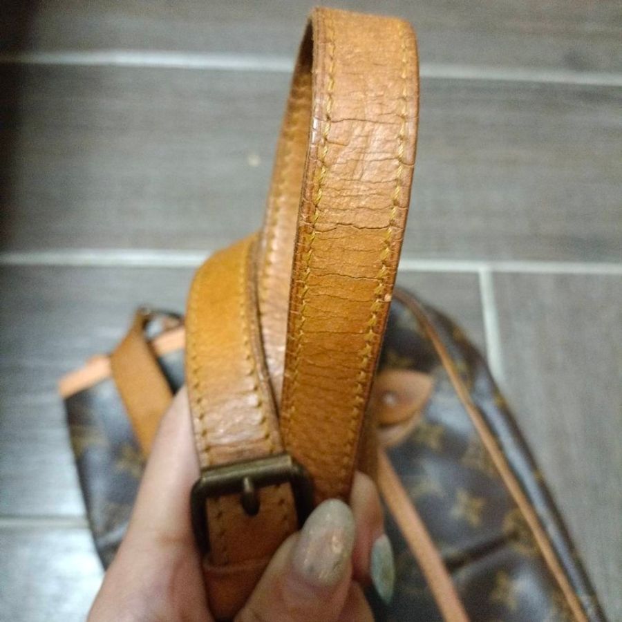 LV M42247 Gibeciere MM斜肩背包 經典字紋掀蓋雙口袋斜揹書包-19