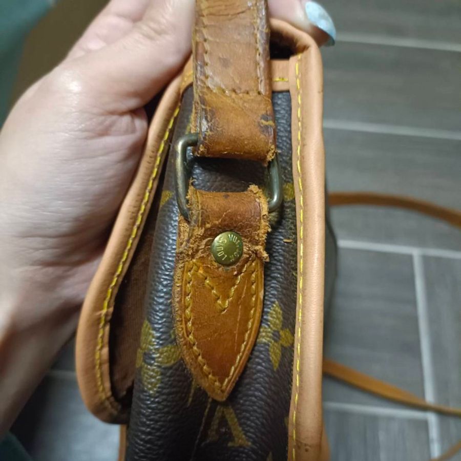 LV M42247 Gibeciere MM斜肩背包 經典字紋掀蓋雙口袋斜揹書包-21