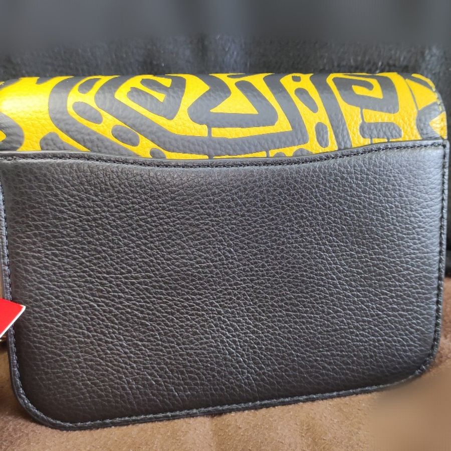 COACH×米奇塗鴉聯名款翻蓋小方包/側背斜背包/黑黃-1