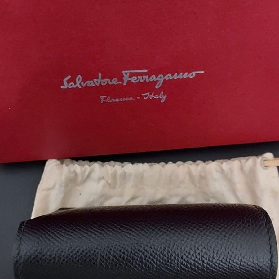 二手近全新SALVATORE FERRAGAMO Vara Bow cardholder wallet 經典蝴蝶結短夾-6