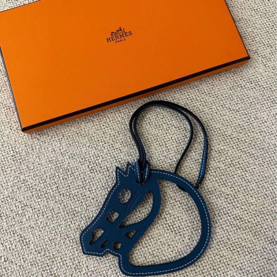 保證真品~~HERMES 全新 閒置品 愛馬仕 超美 牛皮皮革 鏤空 馬頭 吊飾 掛飾-3