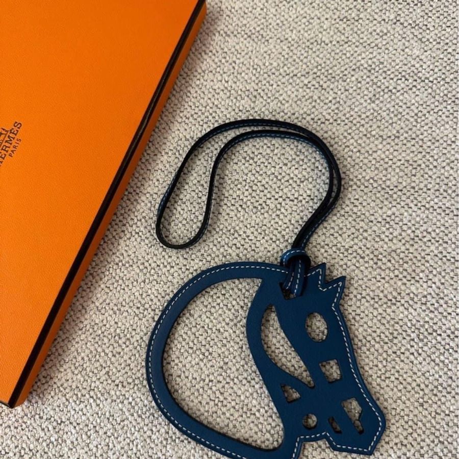 保證真品~~HERMES 全新 閒置品 愛馬仕 超美 牛皮皮革 鏤空 馬頭 吊飾 掛飾-4